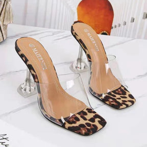 Sandália Cristal Elegance com Estampa de Leopardo