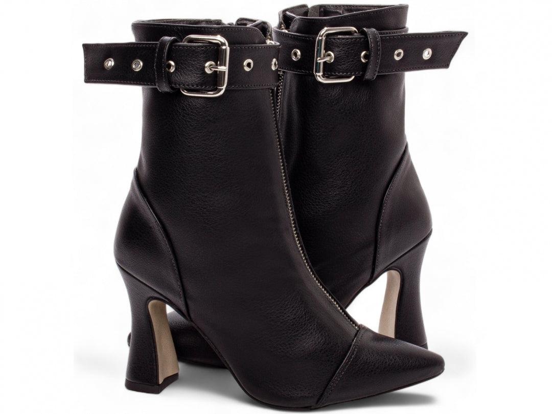 Bota Negra Bico Fino Cano Médio com Fivela Simples - #carminito#