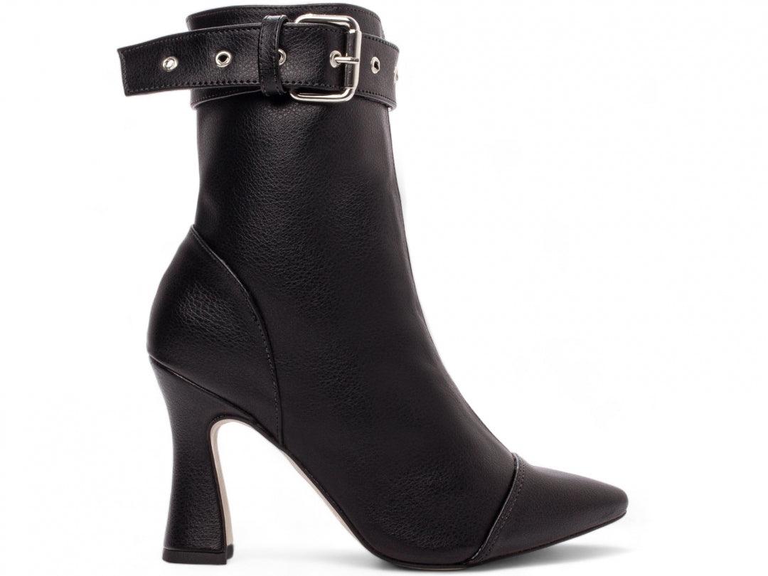 Bota Negra Bico Fino Cano Médio com Fivela Simples - #carminito#