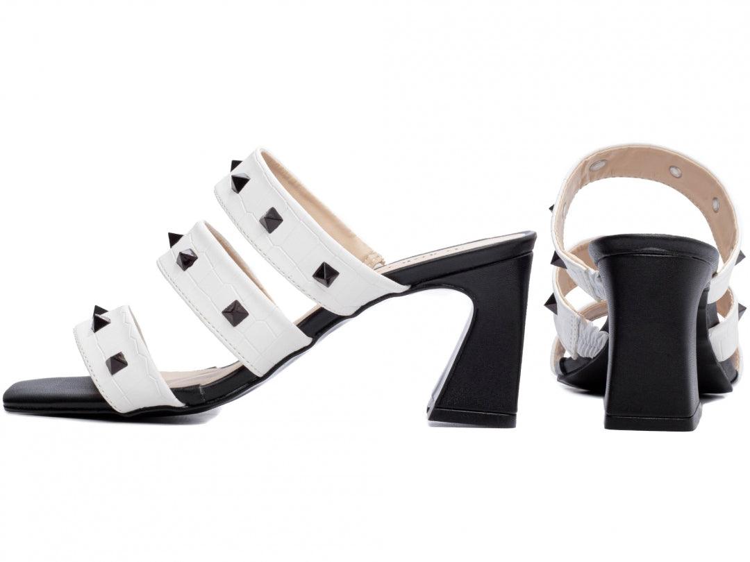 Sandália Napa Croco Branco com Pirâmides - #carminito#