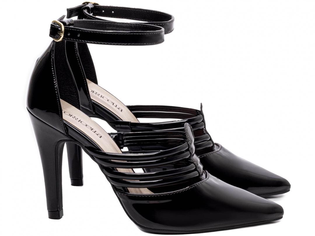 Scarpin Verniz Preto com Tiras e Fivela Dourada - #carminito#